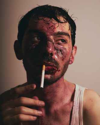 Enes Sahin in makeup with a cigarette at the Otto-Falckenberg-Schule