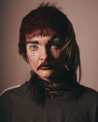 Sina Leinweber in clown makeup at the Otto-Falckenberg-Schule