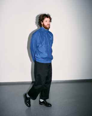 Portrait of Marlon Bienert with a blue jacket