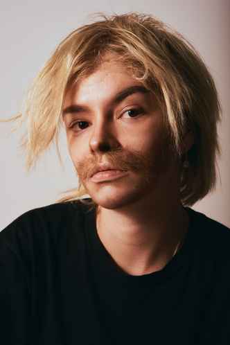 Vasilisa Tovstyga with a wig and a fake beard at the Otto-Falckenberg-Schule