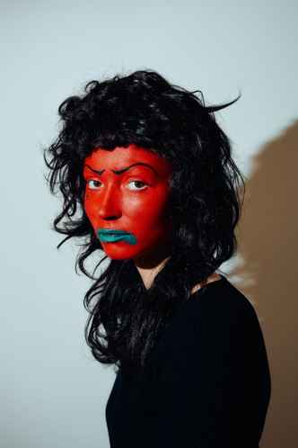 Alice Lefebvre in clown makeup at the Otto-Falckenberg-Schule